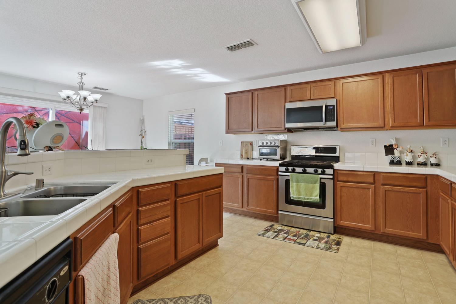 Detail Gallery Image 22 of 42 For 362 Craftsman Dr, Lathrop,  CA 95330 - 4 Beds | 2/1 Baths
