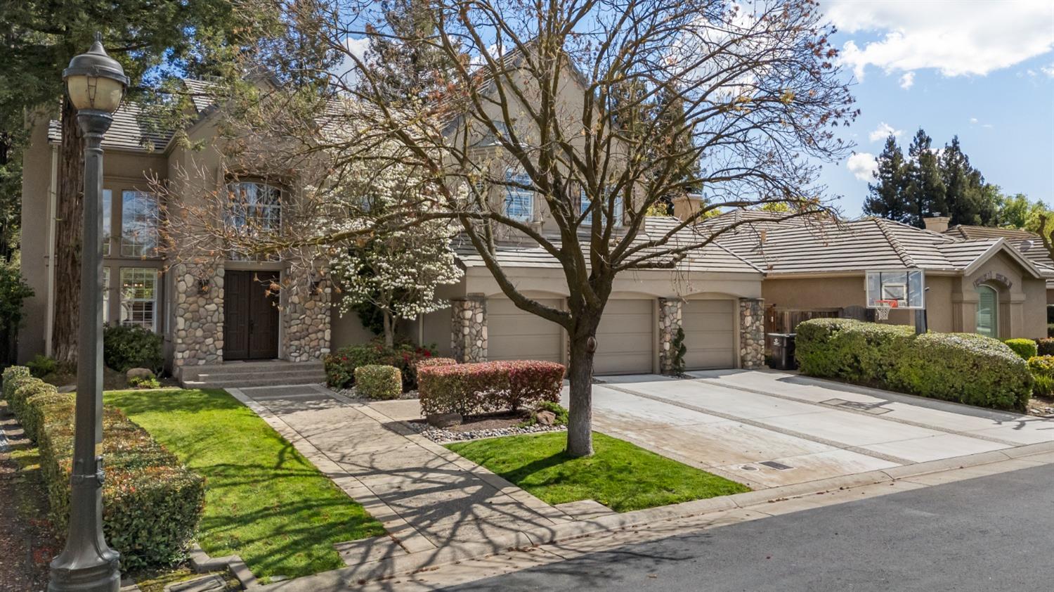 Detail Gallery Image 1 of 84 For 4583 Pine Valley Cir, Stockton,  CA 95219 - 5 Beds | 4 Baths