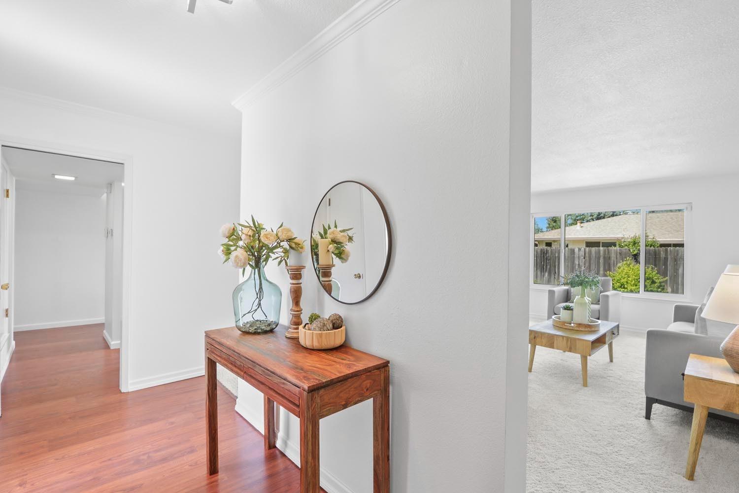 Detail Gallery Image 6 of 52 For 6392 Gloria Dr, Sacramento,  CA 95831 - 3 Beds | 2 Baths