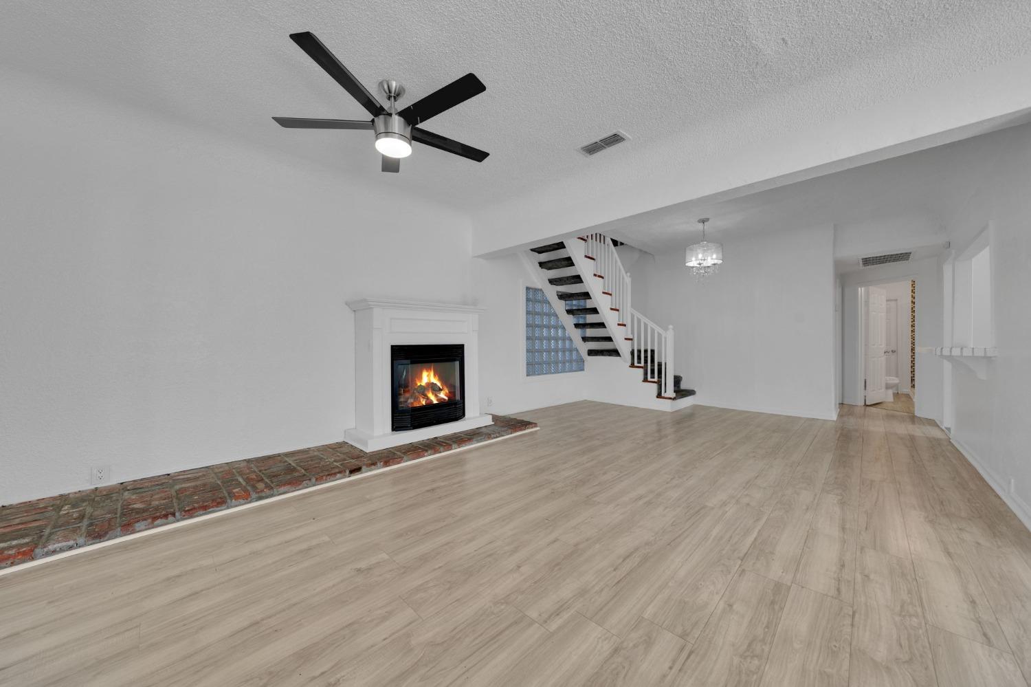 Detail Gallery Image 15 of 84 For 915 30th, Sacramento,  CA 95816 - 5 Beds | 2 Baths