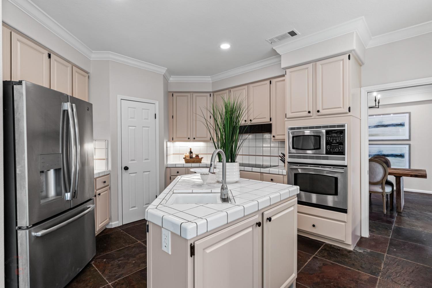 Detail Gallery Image 24 of 84 For 4583 Pine Valley Cir, Stockton,  CA 95219 - 5 Beds | 4 Baths