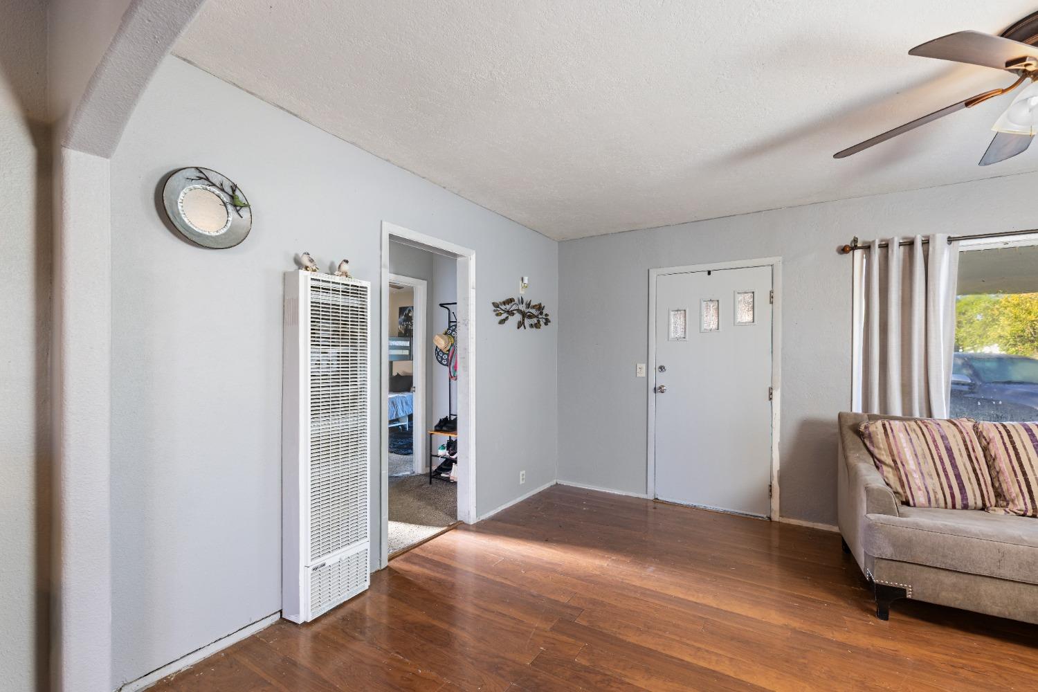 Detail Gallery Image 8 of 30 For 3158 Redwood Ave, Stockton,  CA 95205 - 2 Beds | 1 Baths
