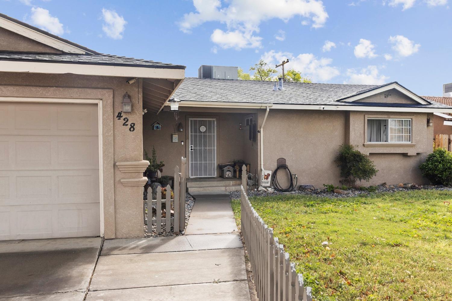 Detail Gallery Image 4 of 27 For 428 N Santa Monica St, Los Banos,  CA 93635 - 3 Beds | 2 Baths