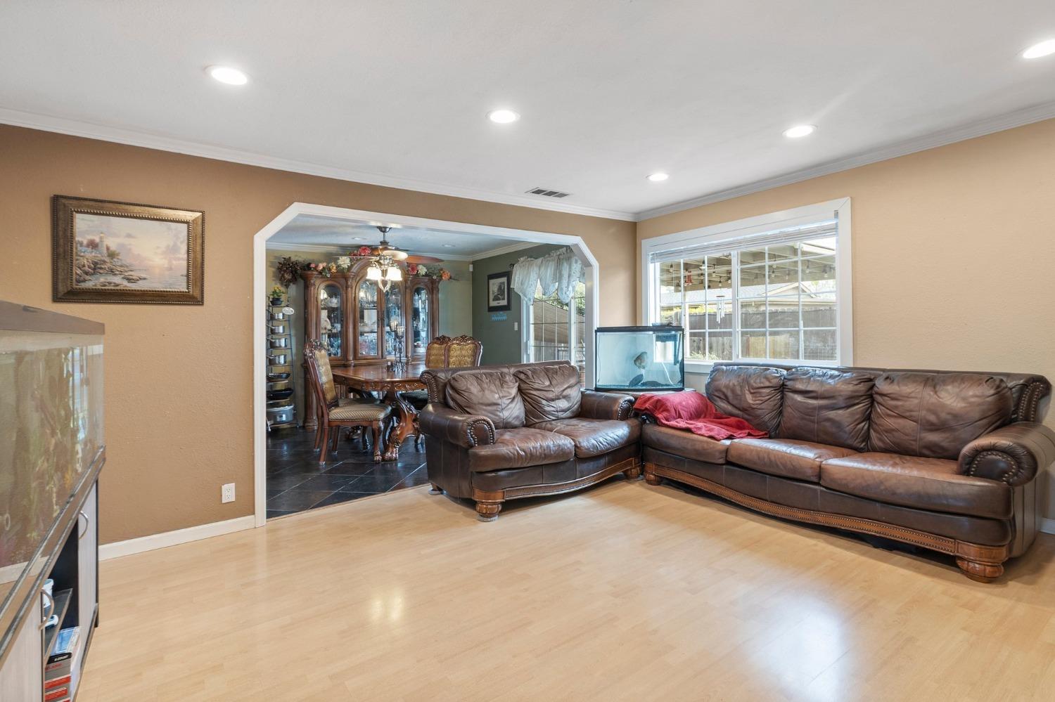 Detail Gallery Image 11 of 27 For 428 N Santa Monica St, Los Banos,  CA 93635 - 3 Beds | 2 Baths