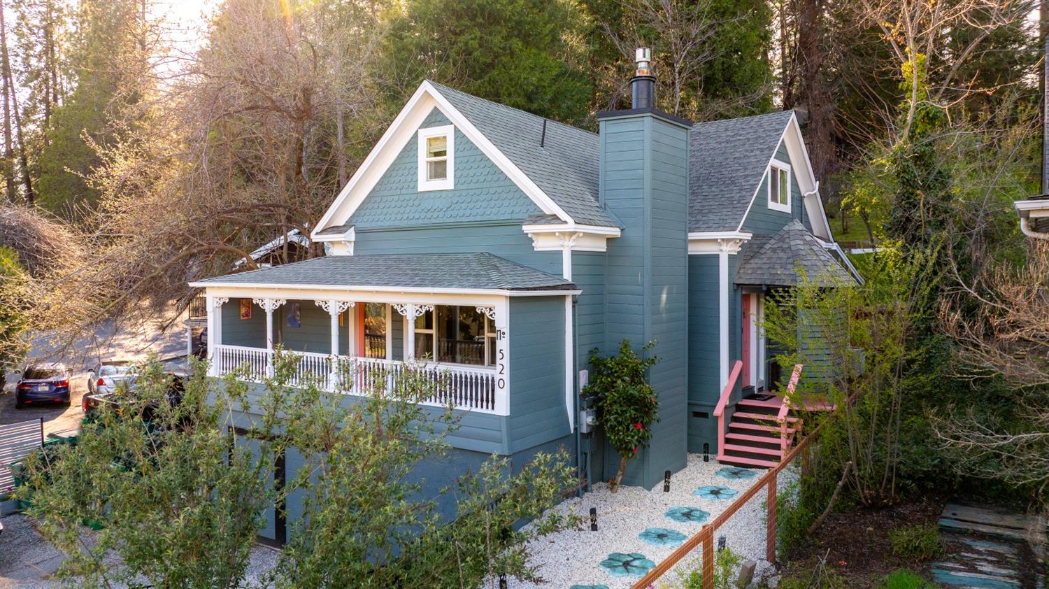 Detail Gallery Image 1 of 1 For 520 Mill St, Grass Valley,  CA 95945 - 3 Beds | 2 Baths