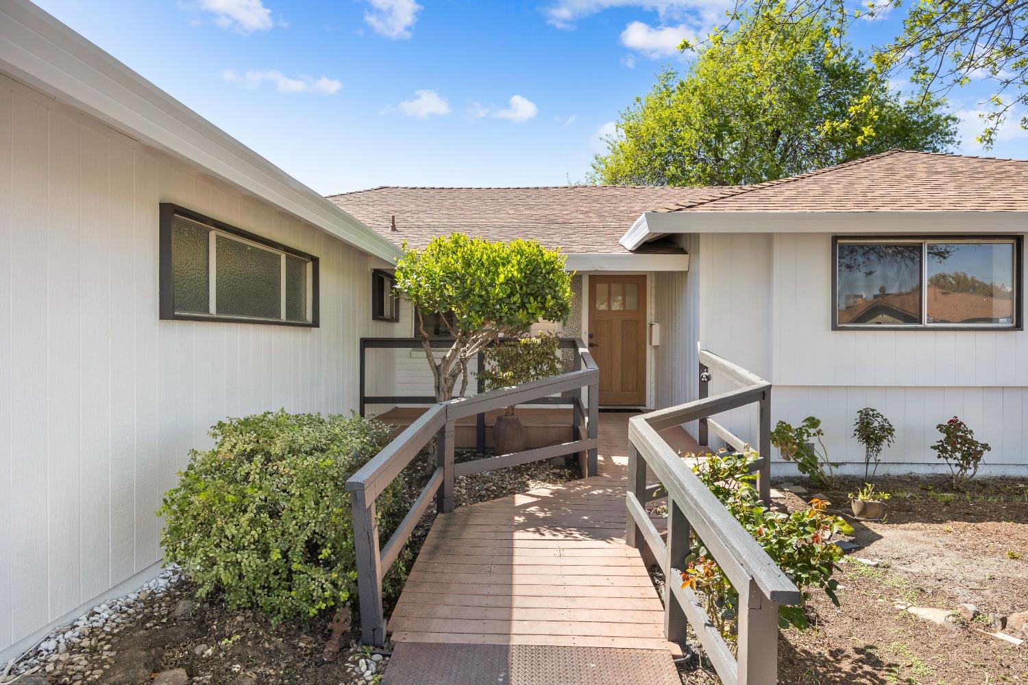 Detail Gallery Image 4 of 46 For 7382 Alma Vista Way, Sacramento,  CA 95831 - 4 Beds | 2/1 Baths