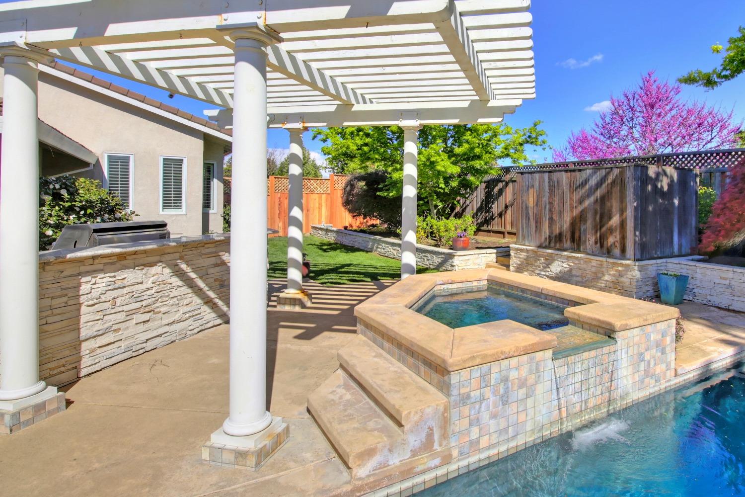 Detail Gallery Image 43 of 61 For 3950 American River Dr, Sacramento,  CA 95864 - 5 Beds | 3 Baths