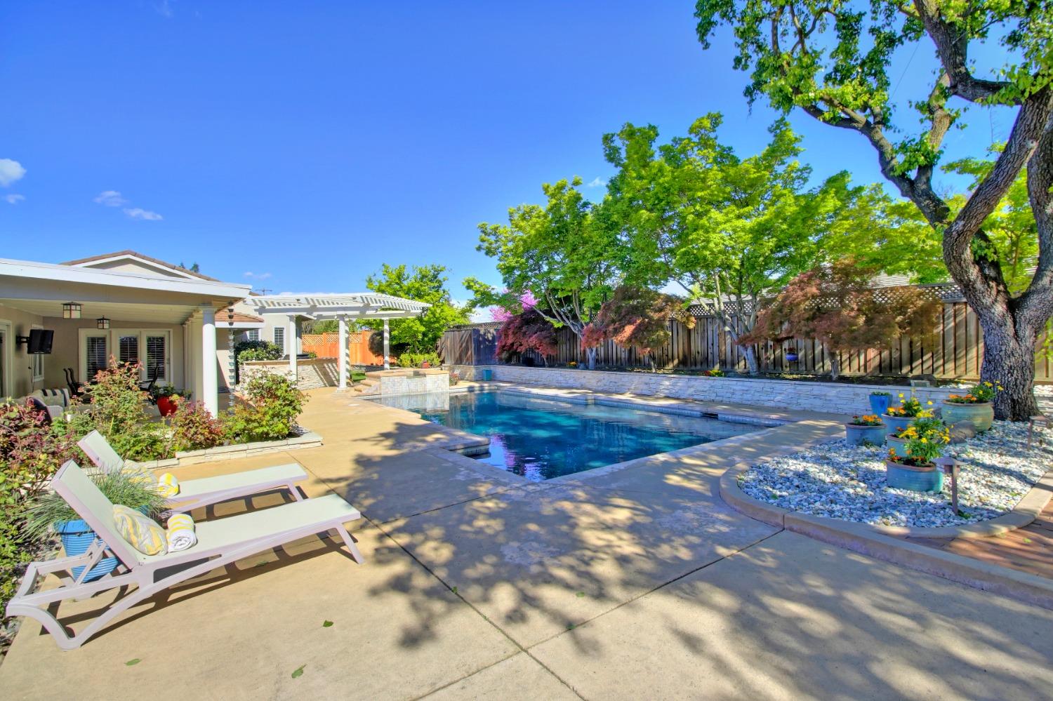 Detail Gallery Image 39 of 61 For 3950 American River Dr, Sacramento,  CA 95864 - 5 Beds | 3 Baths