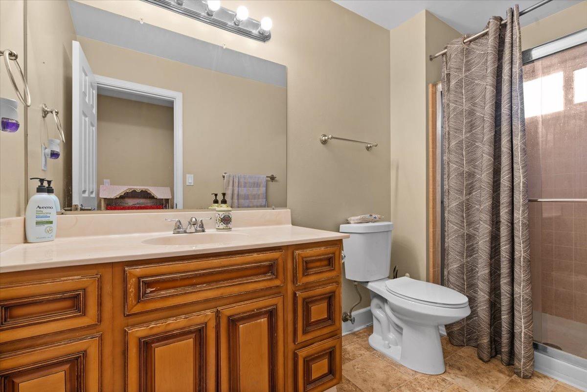 Detail Gallery Image 13 of 26 For 4307 Suzanne Dr, Pittsburg,  CA 94565 - 5 Beds | 3 Baths