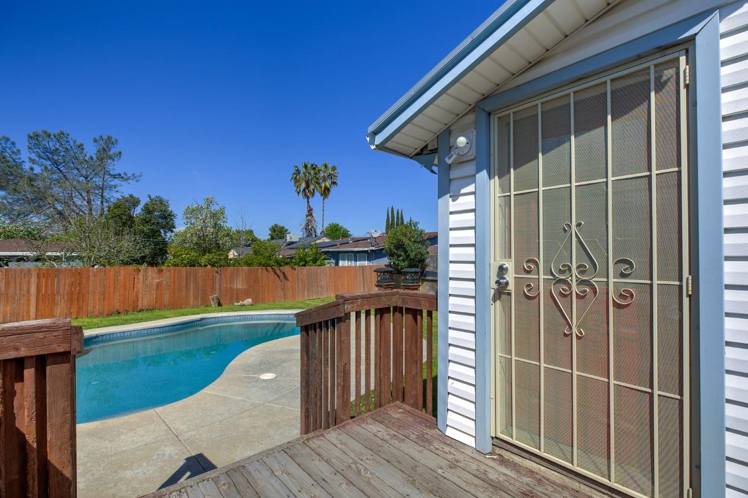 Detail Gallery Image 18 of 22 For 2515 Colfax St, Sacramento,  CA 95815 - 2 Beds | 1 Baths