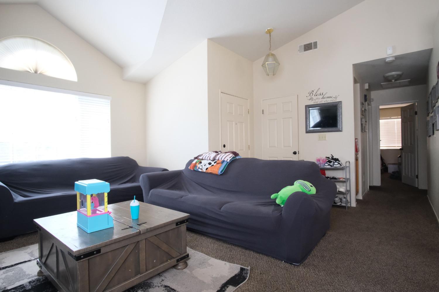 Detail Gallery Image 17 of 19 For 2284 Dry Creek Way, Stockton,  CA 95206 - 3 Beds | 2 Baths