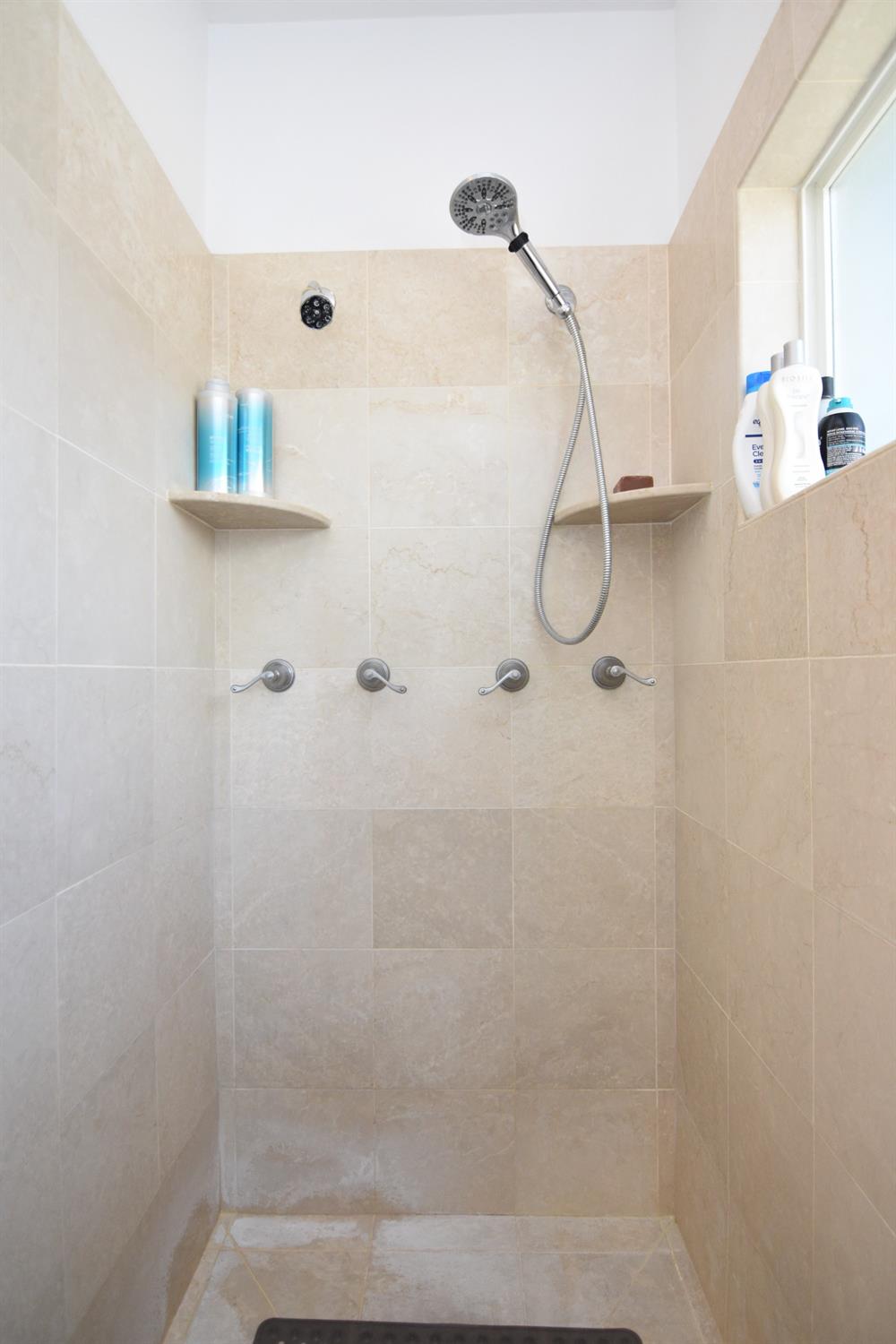 Detail Gallery Image 35 of 62 For 1945 Foxtail Ct, Turlock,  CA 95382 - 4 Beds | 3/1 Baths