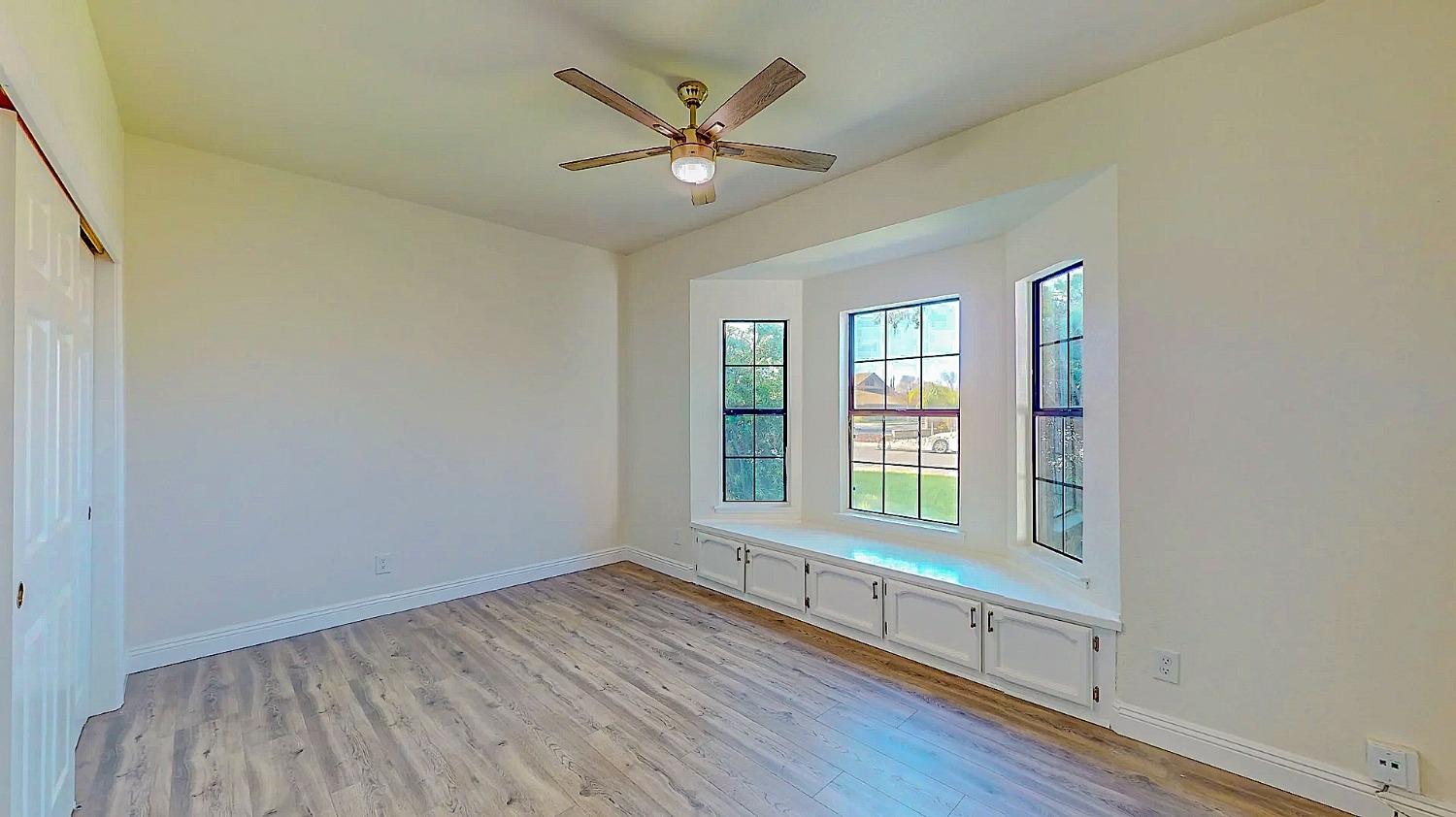 Detail Gallery Image 22 of 50 For 1324 Moffett Rd, Modesto,  CA 95351 - 5 Beds | 3 Baths