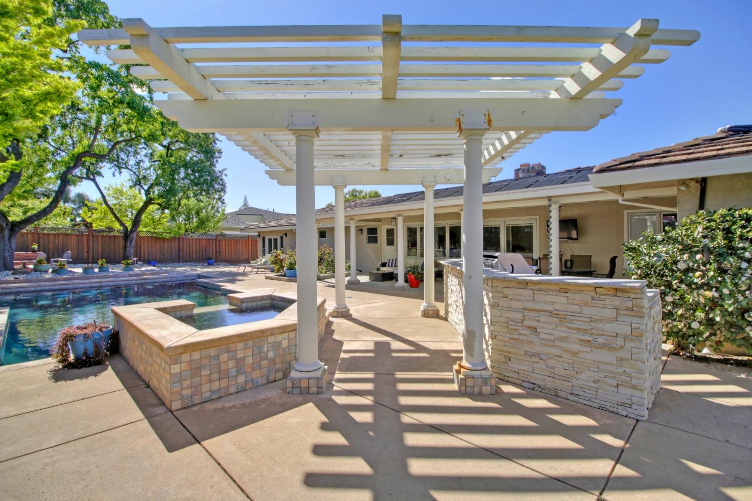 Detail Gallery Image 46 of 61 For 3950 American River Dr, Sacramento,  CA 95864 - 5 Beds | 3 Baths