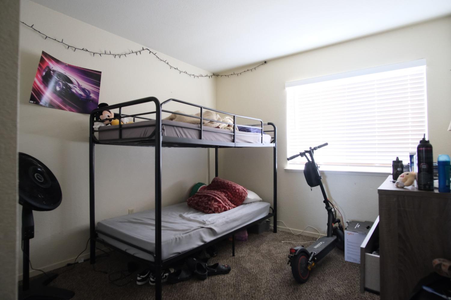 Detail Gallery Image 3 of 19 For 2284 Dry Creek Way, Stockton,  CA 95206 - 3 Beds | 2 Baths