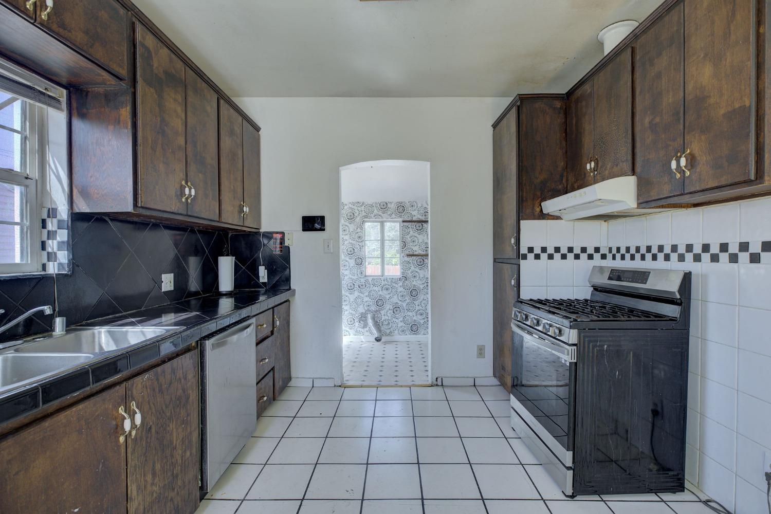 Detail Gallery Image 12 of 22 For 2515 Colfax St, Sacramento,  CA 95815 - 2 Beds | 1 Baths
