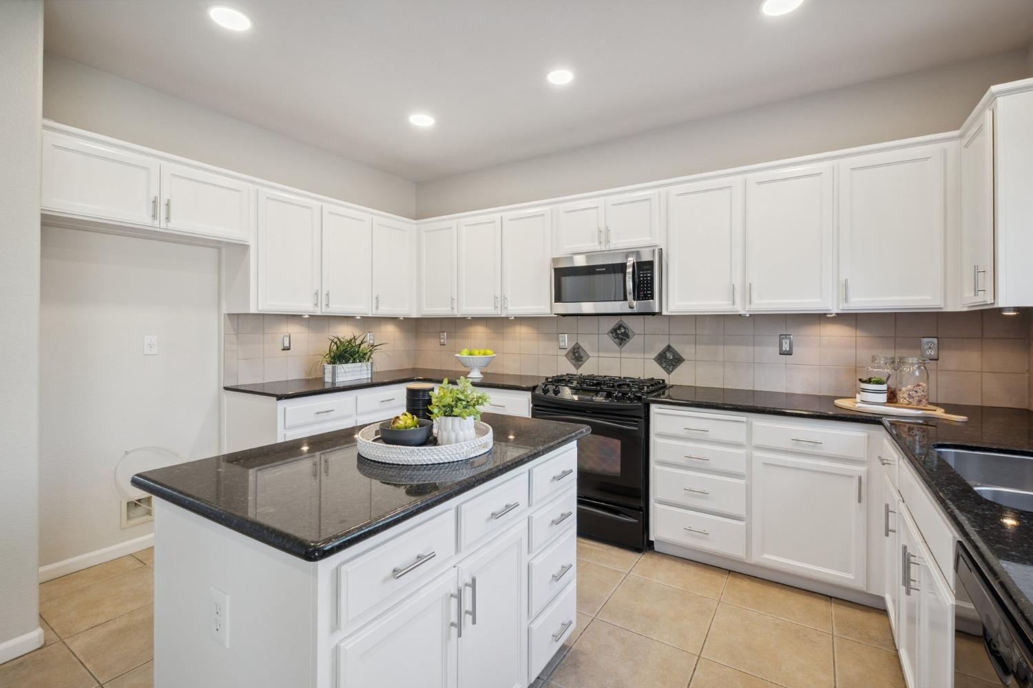 Detail Gallery Image 11 of 43 For 4321 Burr Ct, Tracy,  CA 95377 - 4 Beds | 2/1 Baths