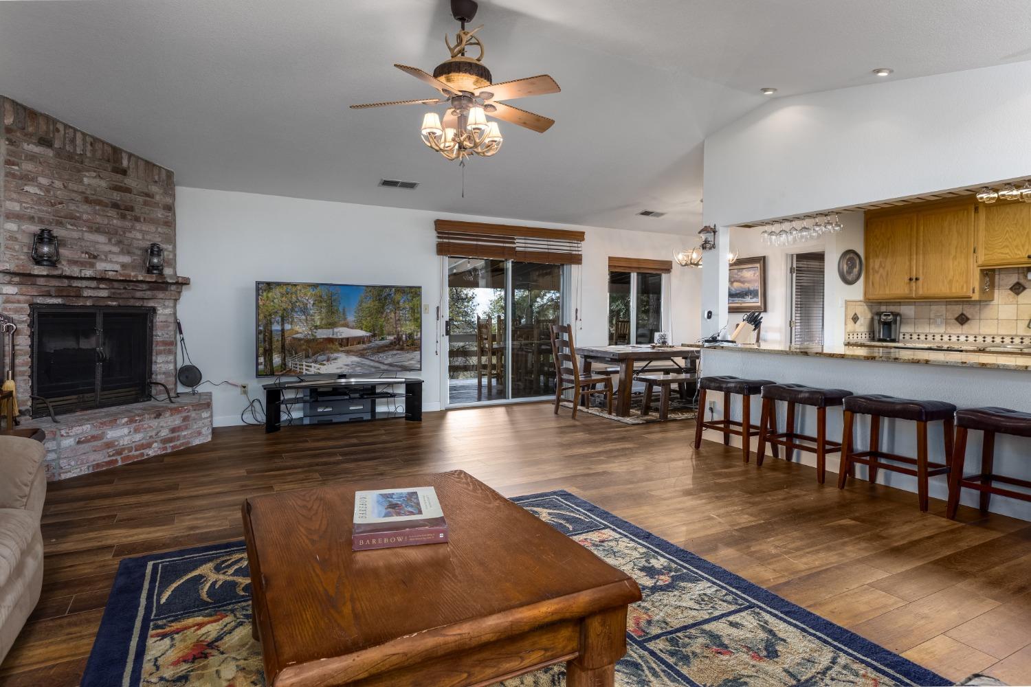 Stephanie Court, Somerset, California image 4