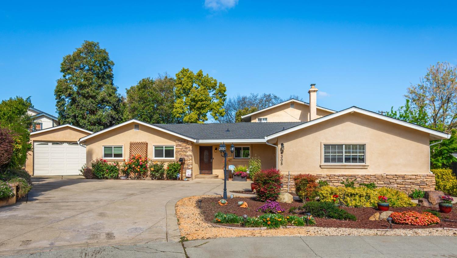 Detail Gallery Image 1 of 1 For 4305 Rio Vista Ave, Sacramento,  CA 95821 - 5 Beds | 2/1 Baths