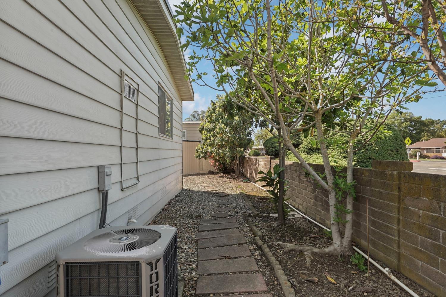 Detail Gallery Image 35 of 44 For 216 San Juan Dr, Lodi,  CA 95240 - 3 Beds | 2 Baths