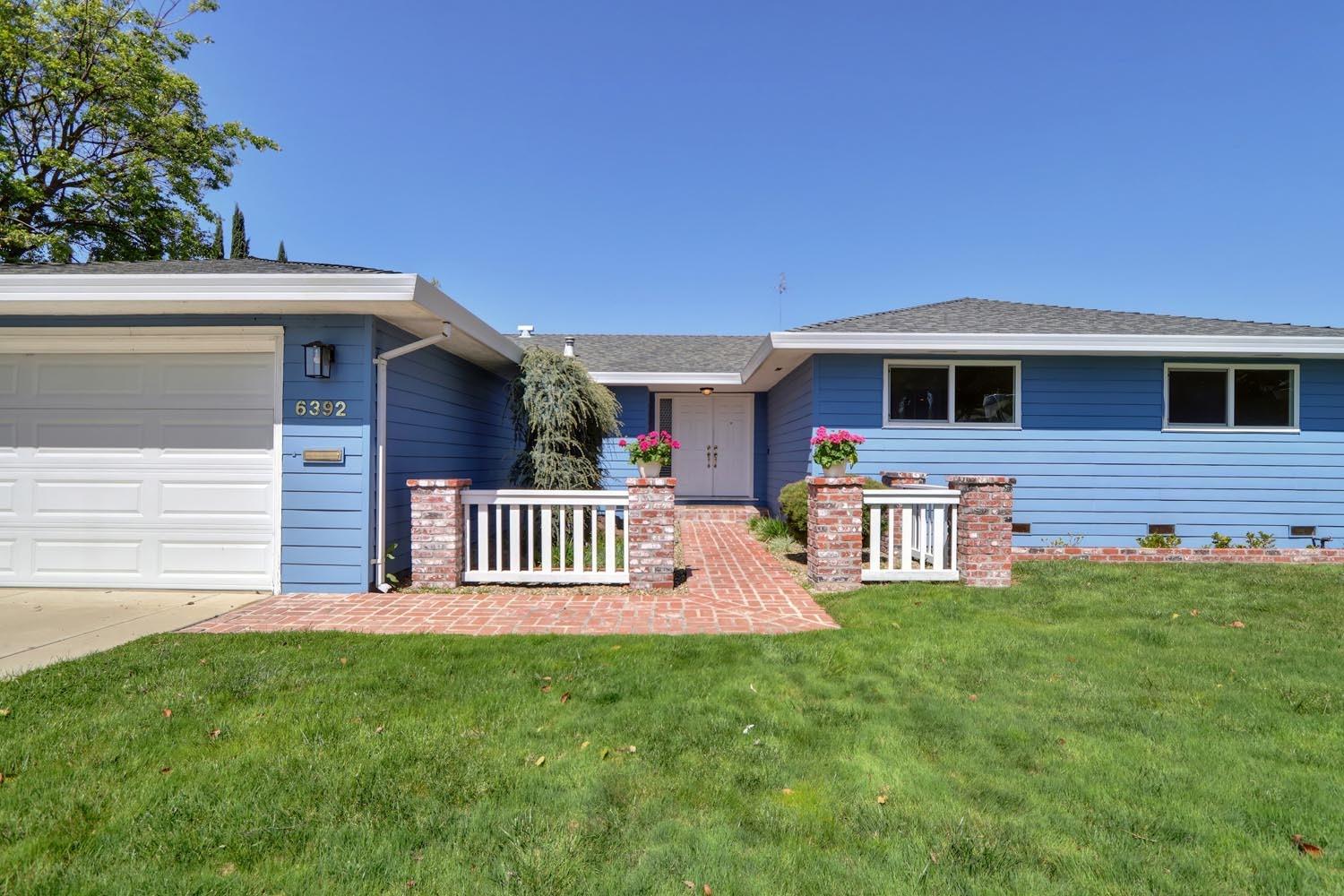 Detail Gallery Image 2 of 52 For 6392 Gloria Dr, Sacramento,  CA 95831 - 3 Beds | 2 Baths