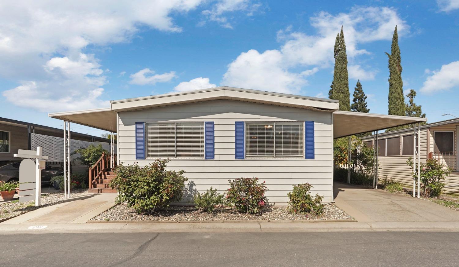 Detail Gallery Image 3 of 44 For 216 San Juan Dr, Lodi,  CA 95240 - 3 Beds | 2 Baths