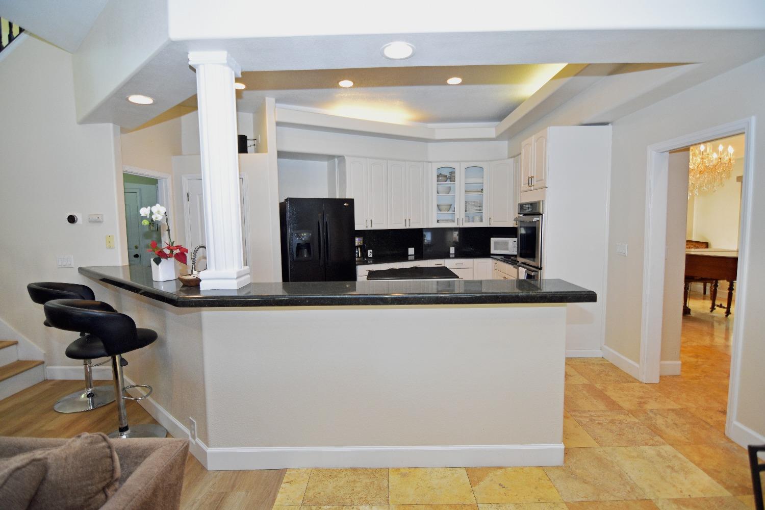 Detail Gallery Image 17 of 62 For 1945 Foxtail Ct, Turlock,  CA 95382 - 4 Beds | 3/1 Baths