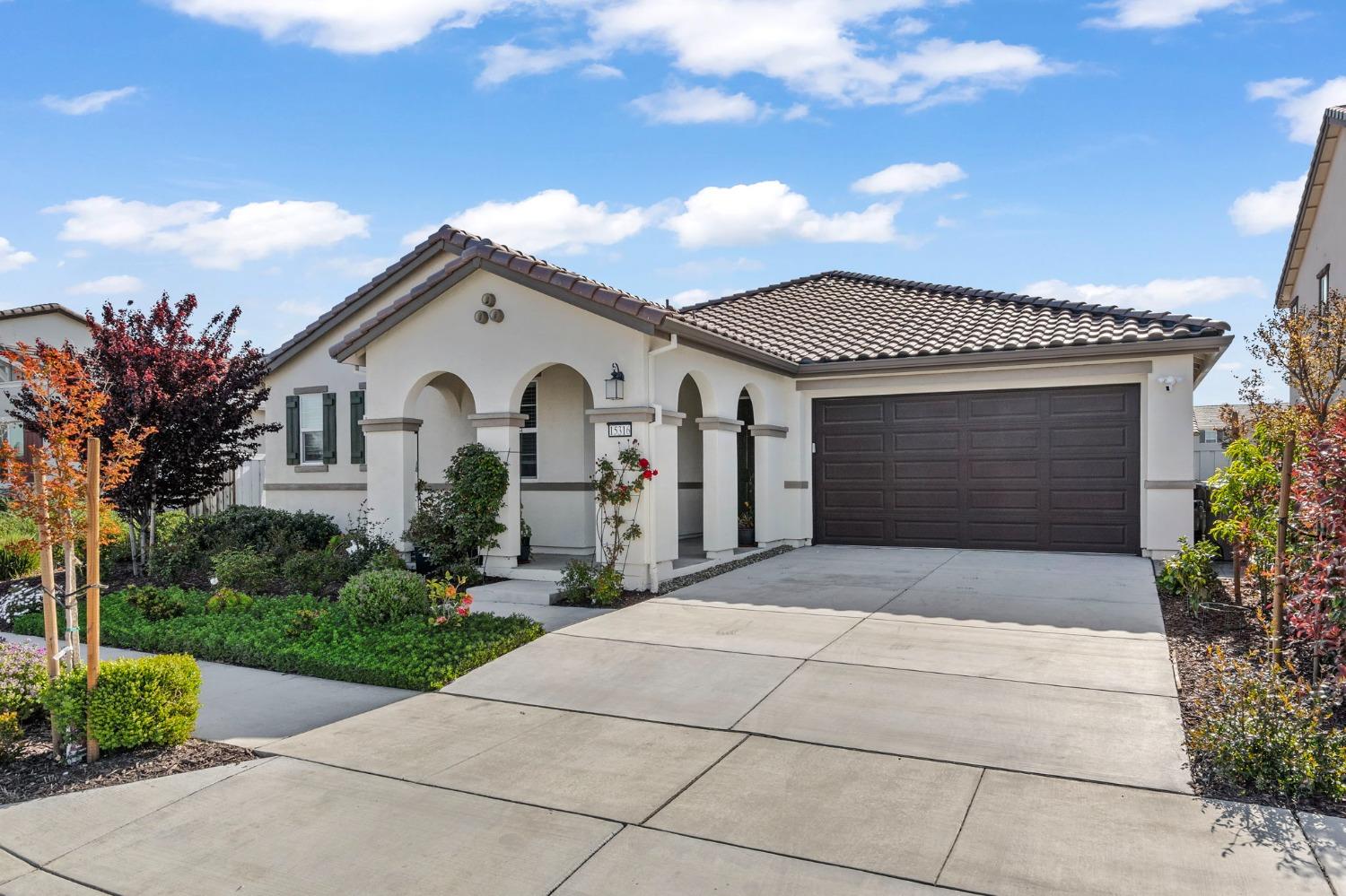 Detail Gallery Image 4 of 38 For 15316 Barbara Terry Blvd, Lathrop,  CA 95330 - 4 Beds | 2 Baths