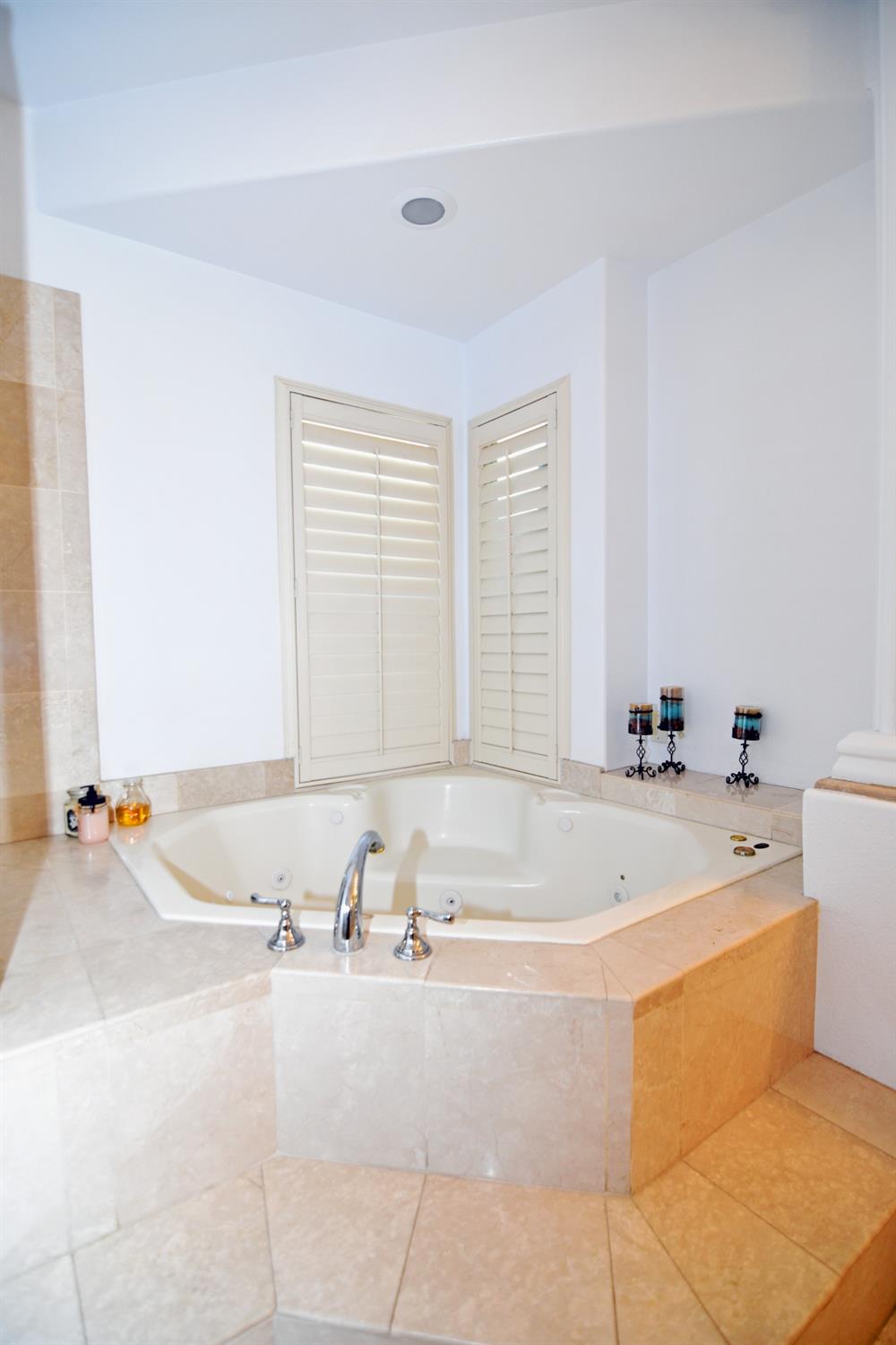 Detail Gallery Image 34 of 62 For 1945 Foxtail Ct, Turlock,  CA 95382 - 4 Beds | 3/1 Baths