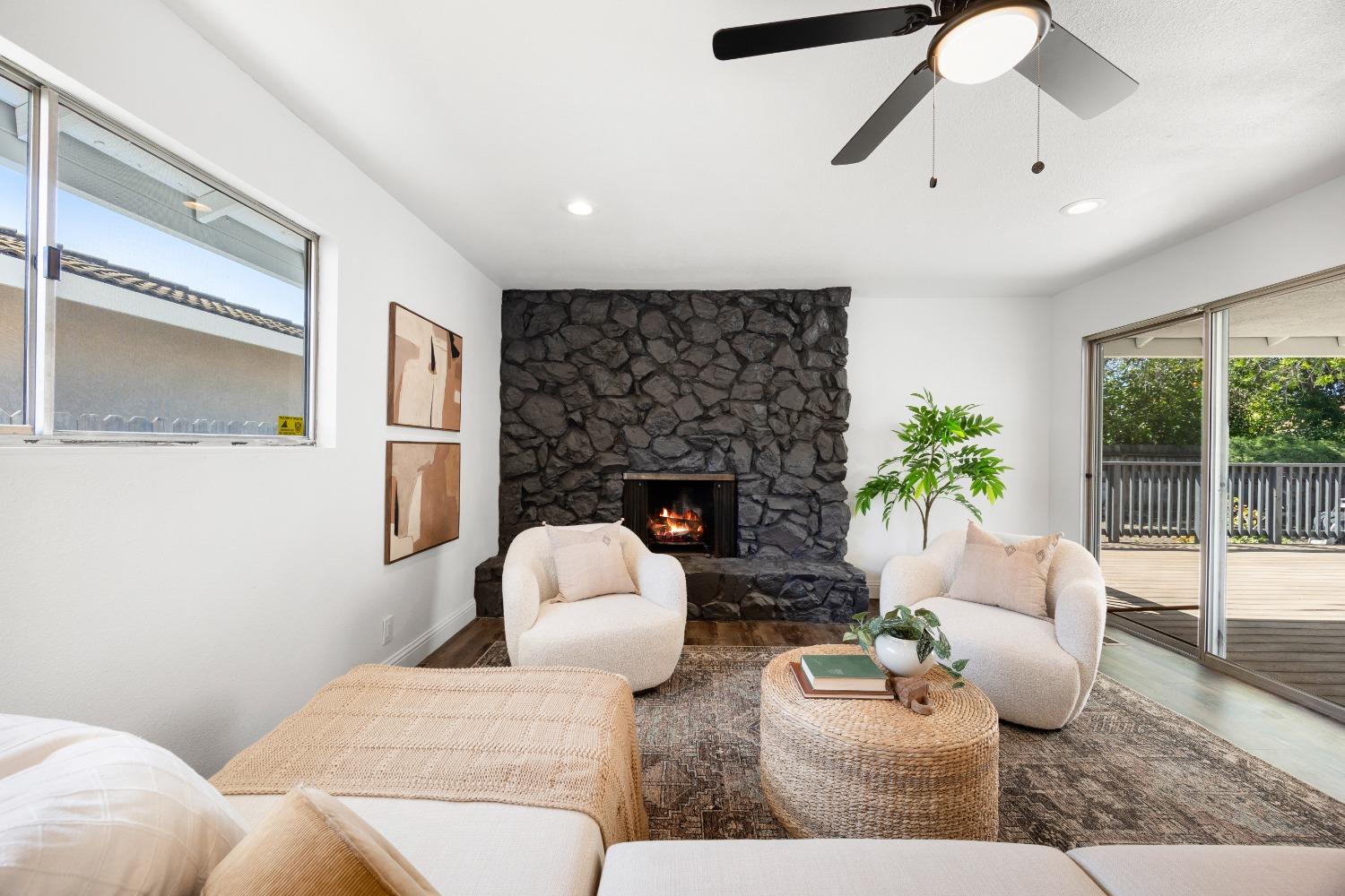 Detail Gallery Image 11 of 46 For 7382 Alma Vista Way, Sacramento,  CA 95831 - 4 Beds | 2/1 Baths