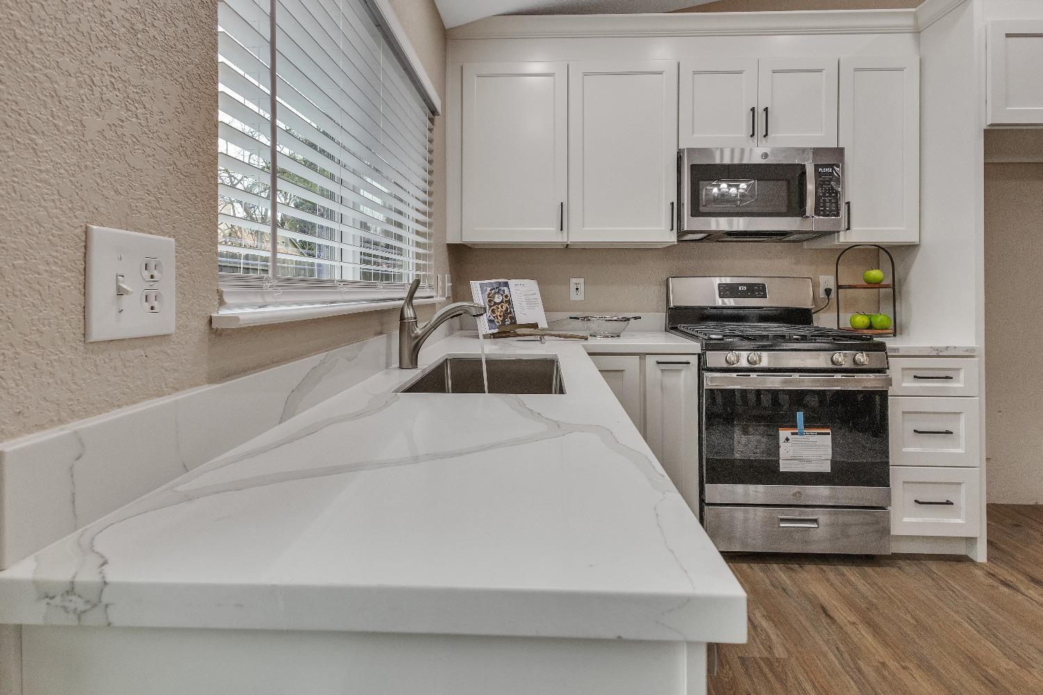 Detail Gallery Image 1 of 1 For 1078 Klemeyer Cir, Stockton,  CA 95206 - 3 Beds | 2 Baths