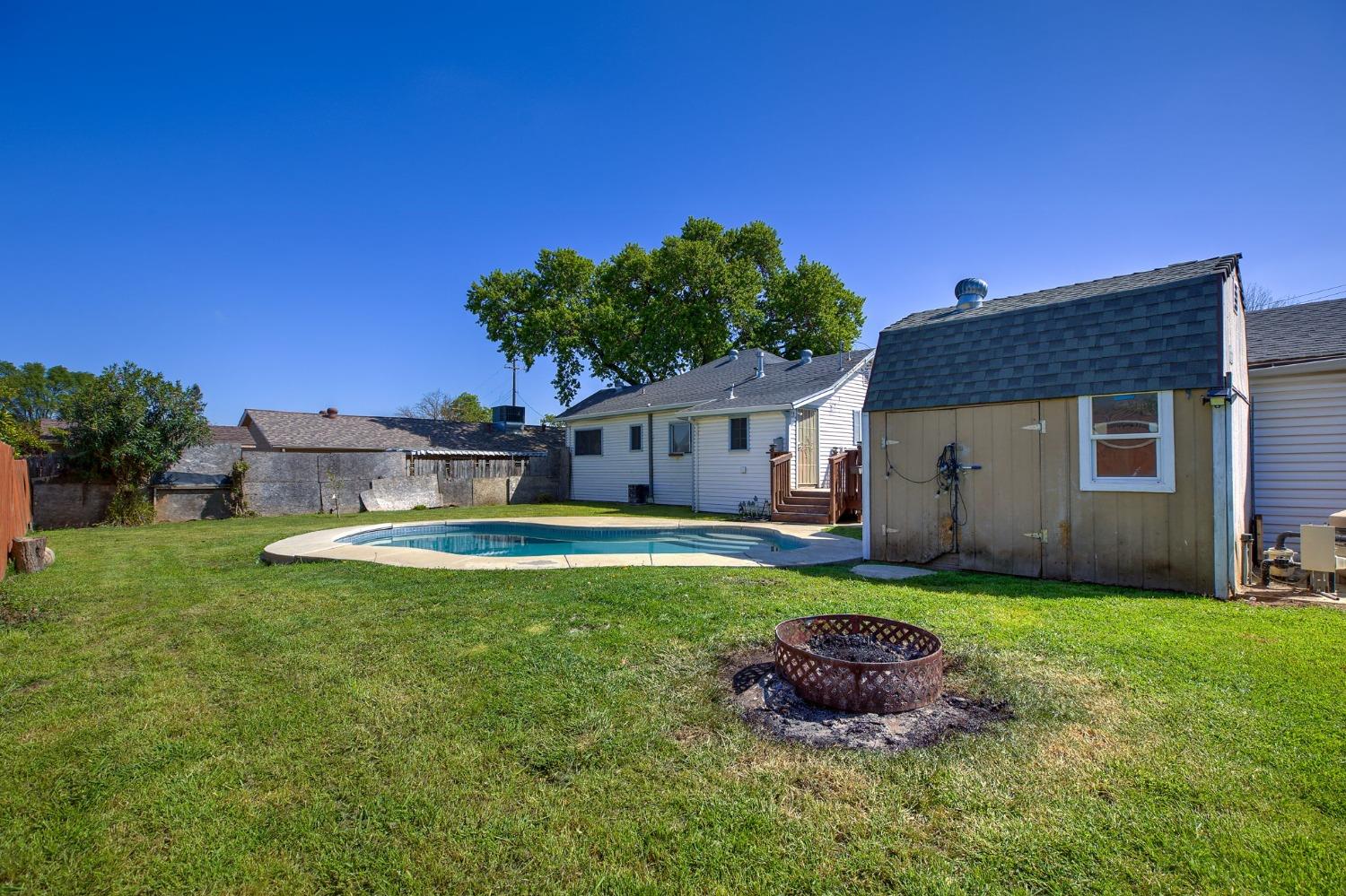 Detail Gallery Image 20 of 22 For 2515 Colfax St, Sacramento,  CA 95815 - 2 Beds | 1 Baths