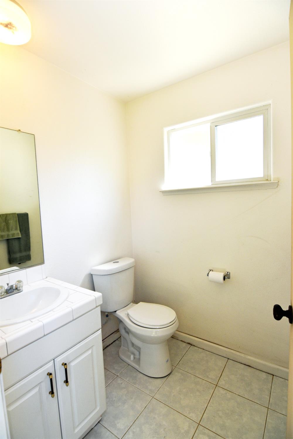 Detail Gallery Image 56 of 62 For 1945 Foxtail Ct, Turlock,  CA 95382 - 4 Beds | 3/1 Baths
