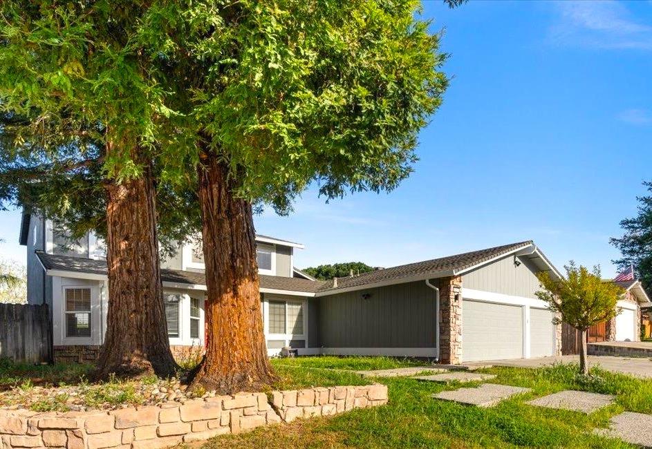 Detail Gallery Image 1 of 26 For 4307 Suzanne Dr, Pittsburg,  CA 94565 - 5 Beds | 3 Baths