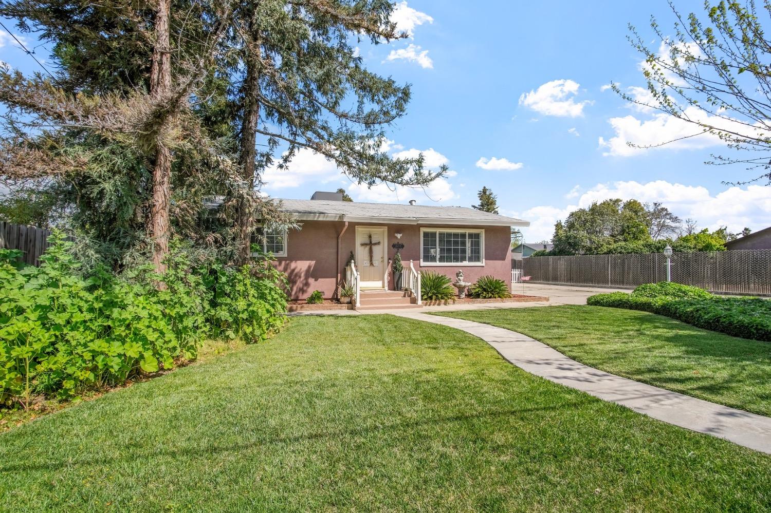 Detail Gallery Image 3 of 23 For 501 Montana Ave, Turlock,  CA 95380 - 2 Beds | 1 Baths