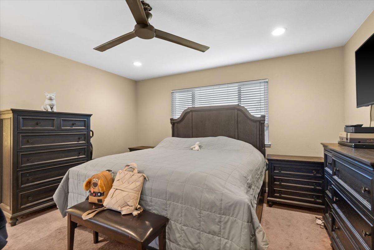 Detail Gallery Image 11 of 26 For 4307 Suzanne Dr, Pittsburg,  CA 94565 - 5 Beds | 3 Baths