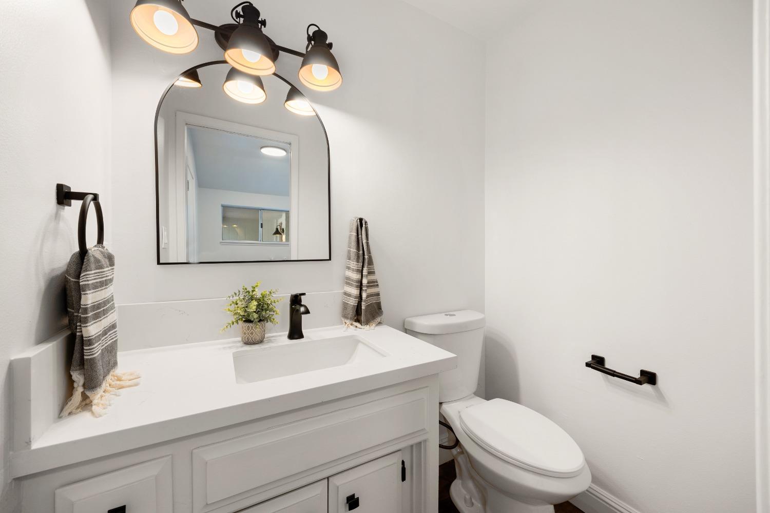 Detail Gallery Image 21 of 46 For 7382 Alma Vista Way, Sacramento,  CA 95831 - 4 Beds | 2/1 Baths
