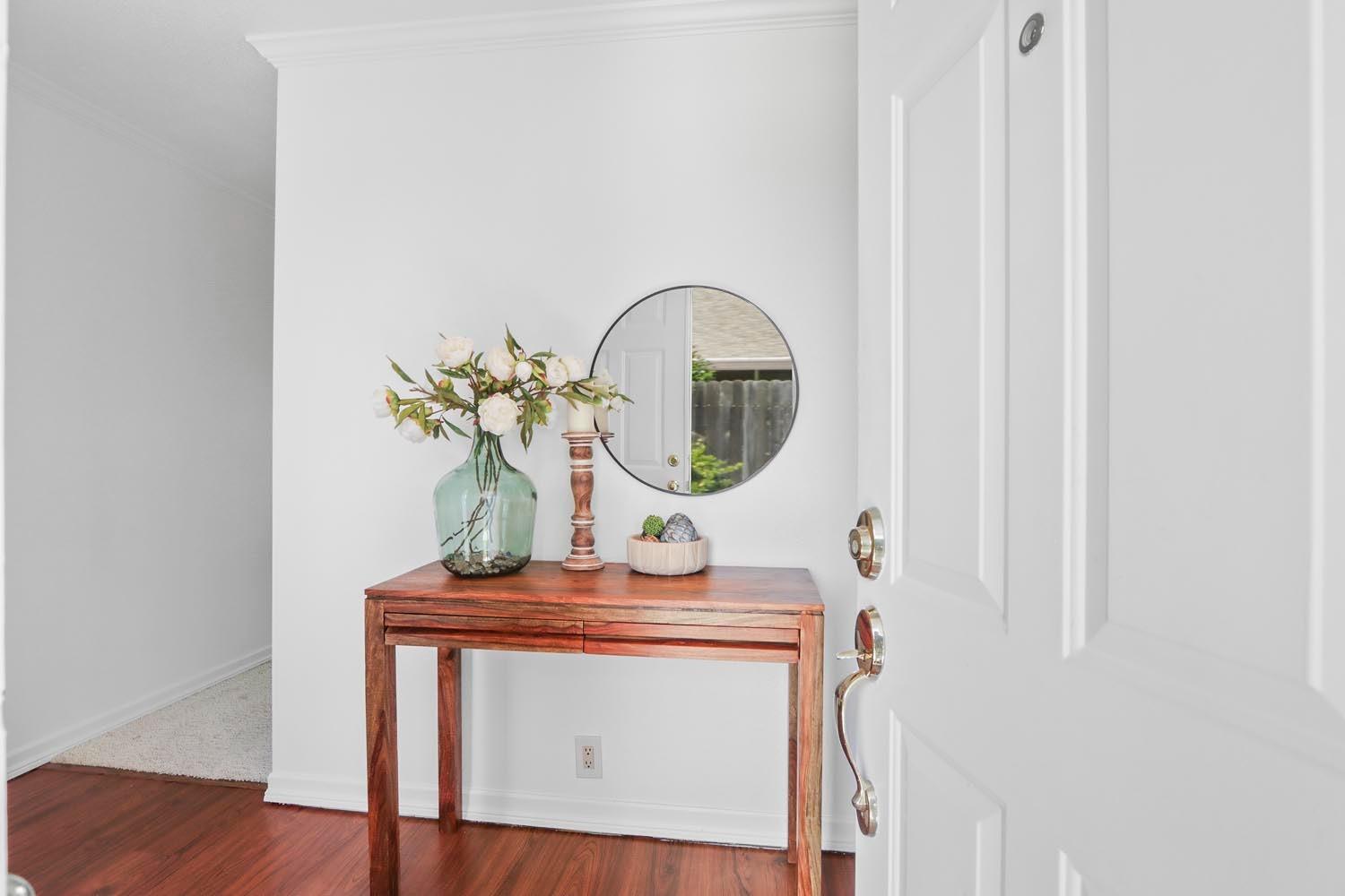 Detail Gallery Image 5 of 52 For 6392 Gloria Dr, Sacramento,  CA 95831 - 3 Beds | 2 Baths