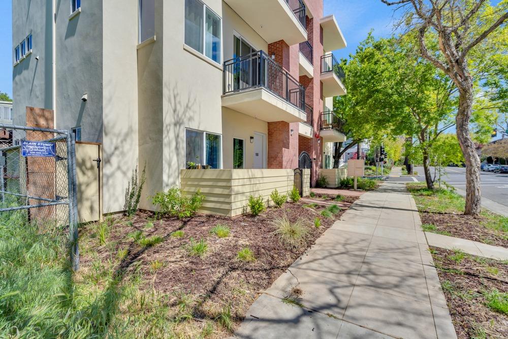 Detail Gallery Image 64 of 74 For 1928 21st St, Sacramento,  CA 95811 - – Beds | – Baths