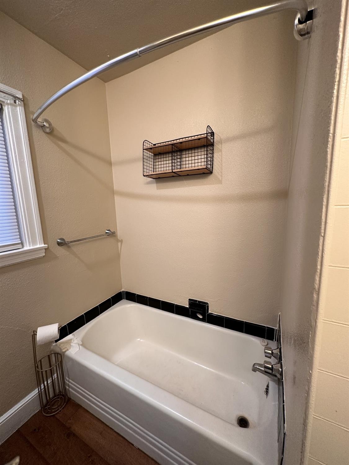 Detail Gallery Image 8 of 10 For 1743 S American St, Stockton,  CA 95206 - 2 Beds | 1 Baths