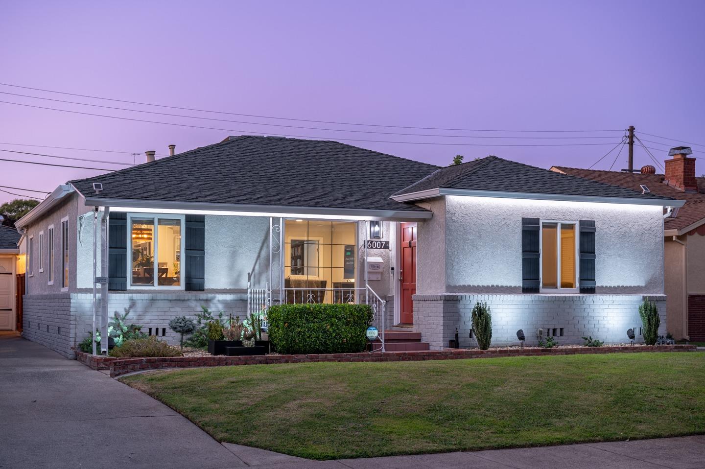 Detail Gallery Image 1 of 1 For 6007 3rd Ave, Sacramento,  CA 95817 - 3 Beds | 1 Baths