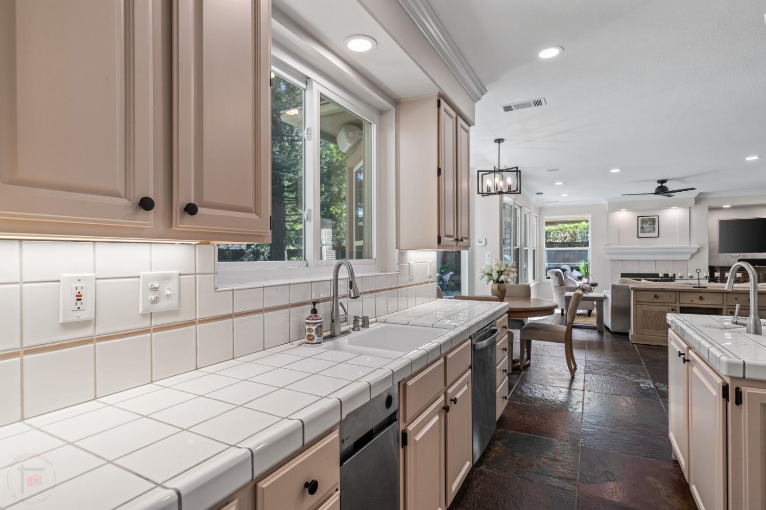 Detail Gallery Image 22 of 84 For 4583 Pine Valley Cir, Stockton,  CA 95219 - 5 Beds | 4 Baths