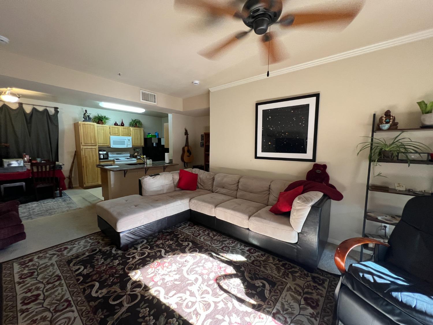Photo #3: 225040022 Listing 
