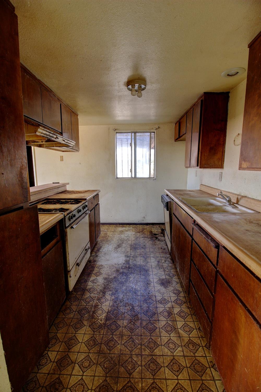 Hickory Avenue, Livingston, California image 9
