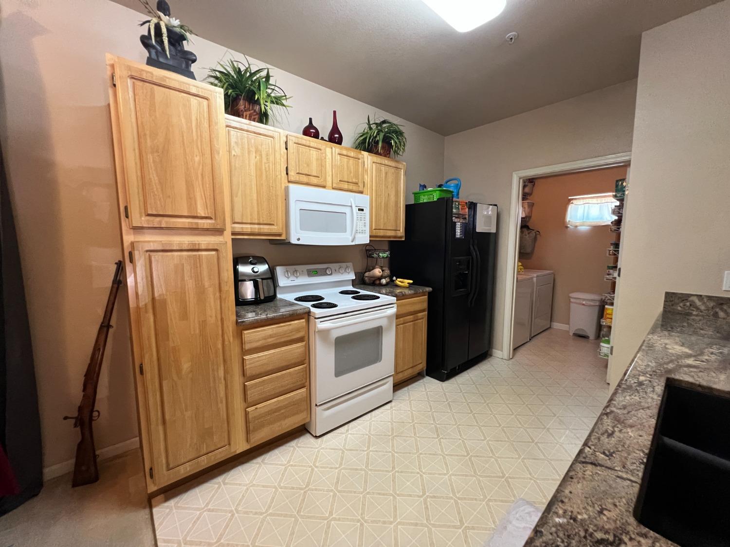 Photo #4: 225040022 Listing: Photo #4