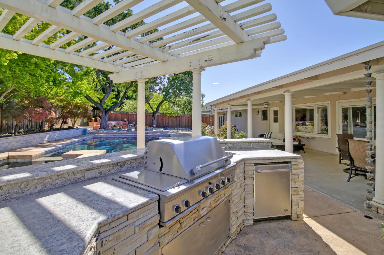 Detail Gallery Image 49 of 61 For 3950 American River Dr, Sacramento,  CA 95864 - 5 Beds | 3 Baths