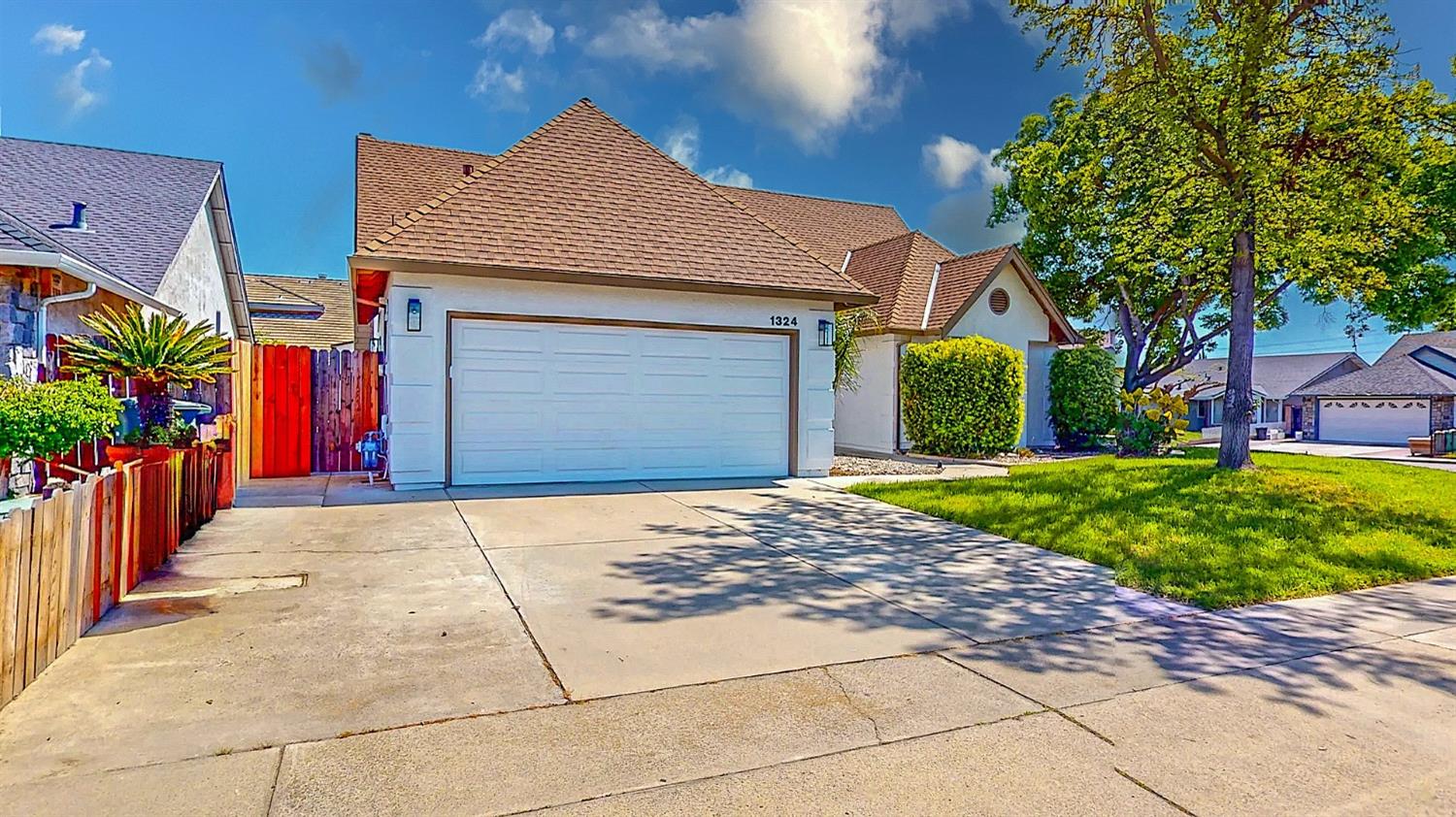 Detail Gallery Image 2 of 50 For 1324 Moffett Rd, Modesto,  CA 95351 - 5 Beds | 3 Baths