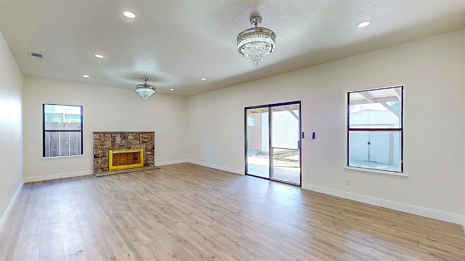 Detail Gallery Image 7 of 50 For 1324 Moffett Rd, Modesto,  CA 95351 - 5 Beds | 3 Baths