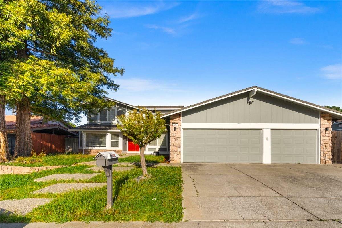 Detail Gallery Image 2 of 26 For 4307 Suzanne Dr, Pittsburg,  CA 94565 - 5 Beds | 3 Baths