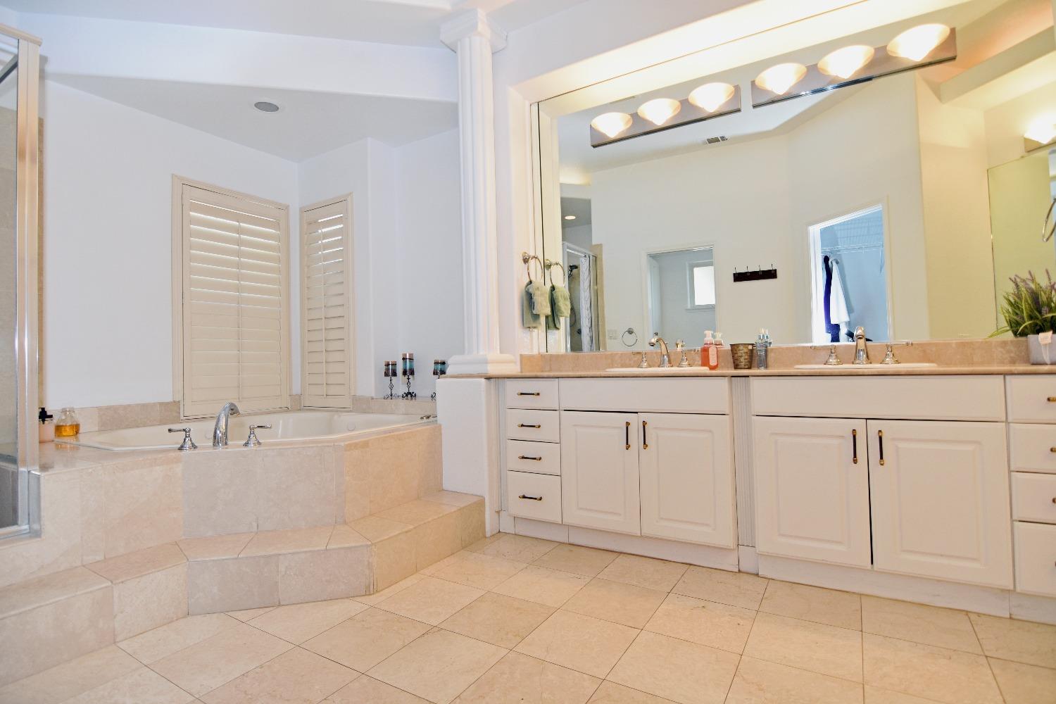 Detail Gallery Image 33 of 62 For 1945 Foxtail Ct, Turlock,  CA 95382 - 4 Beds | 3/1 Baths